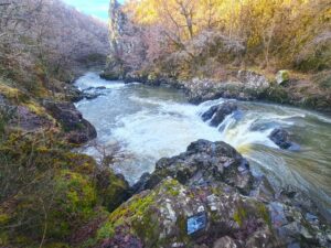 le Saut Ruban, au pied de St-Mesmin, une cascade vertigineuse au coeur de l'Auvézère