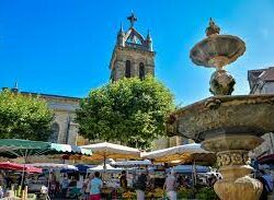 marché d'Excideuil en Périgord le jeudi matin